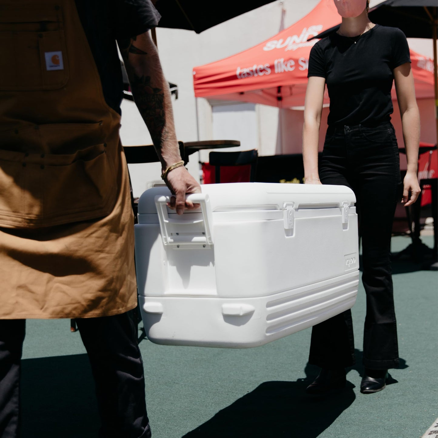 IGLOO Hard Cooler | Polar & Party Bar Insulated Ice Chest
